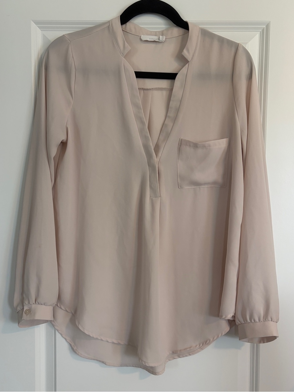 Lush Blush Pink V‑Neck Long‑Sleeve Pocket Blouse (Nude Pink)
